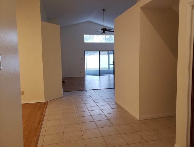 Foyer - 1517 Vernon Ct