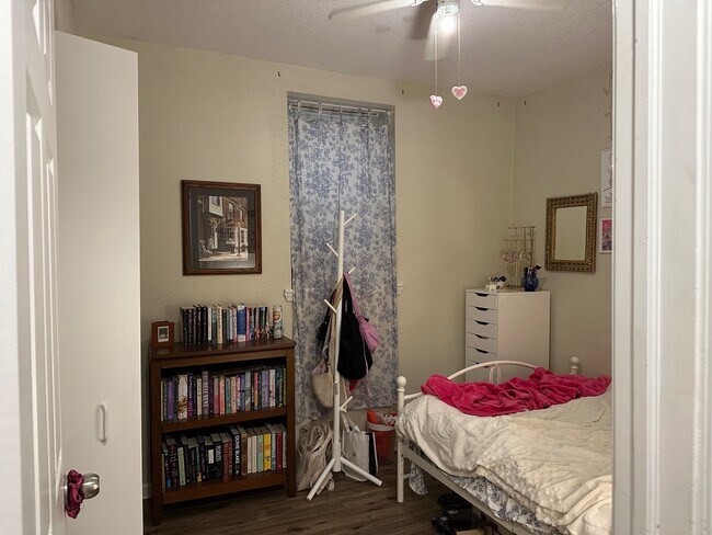 Foto del edificio - 1436 N Maplewood Ave