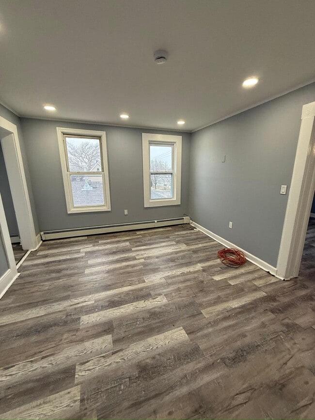 Foto del edificio - 230 Fisher Ave