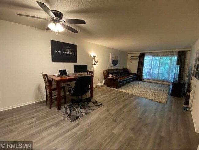 Foto del edificio - 1700 Four Oaks Rd