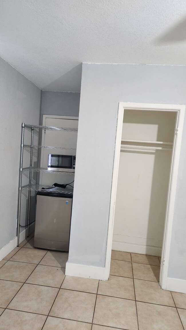 Foto del edificio - 3911 SW 39th St