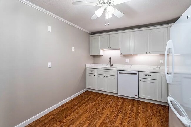 Kitchenwith room for table or pantry - 39 Pleasant St