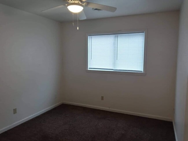 Building Photo - 722 W Broomfield St
