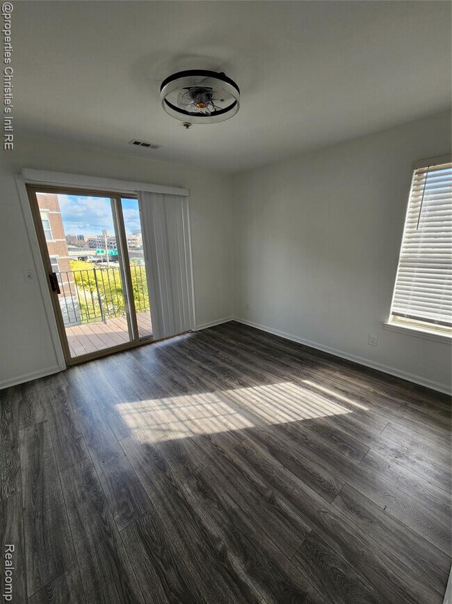 Foto del edificio - 2442 Woodward Ave