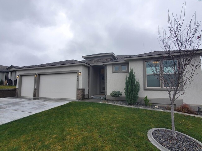 Foto del edificio - West Richland 6-18 mo lease available