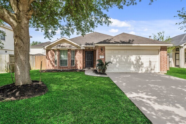 Foto del edificio - 305 Golden Oak Dr