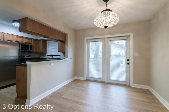 Building Photo - 2 br, 1.5 bath House - 6940 Roswell Rd, Un...