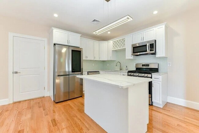 Building Photo - 31 Chipman St