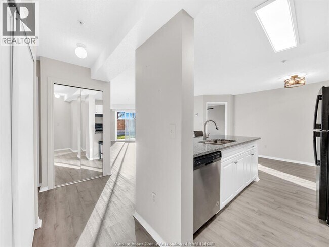 Photo du bâtiment - 40 Adams Ln