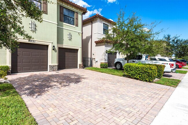 Foto del edificio - 4851 NW 57th Ct