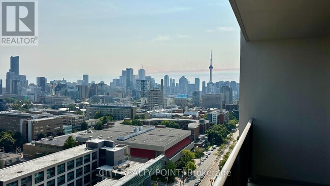 Building Photo - 666-666 Spadina Ave.