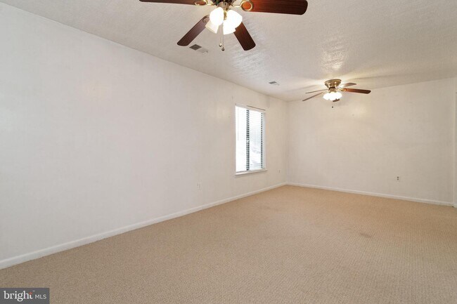 Building Photo - 2561 Fox Ridge Ct