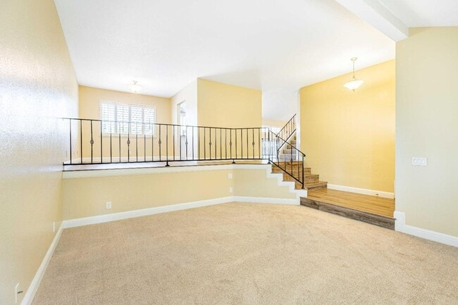 Building Photo - Gorgeous 4 Bedroom Home!