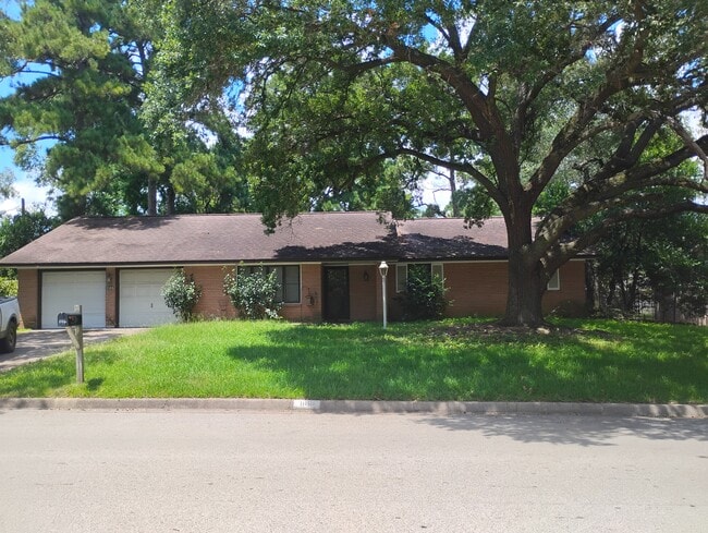 Building Photo - 1106 Hillcrest Dr