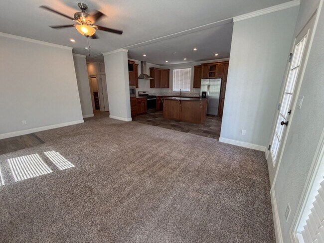 Foto del edificio - 13734 Ferguson Dr