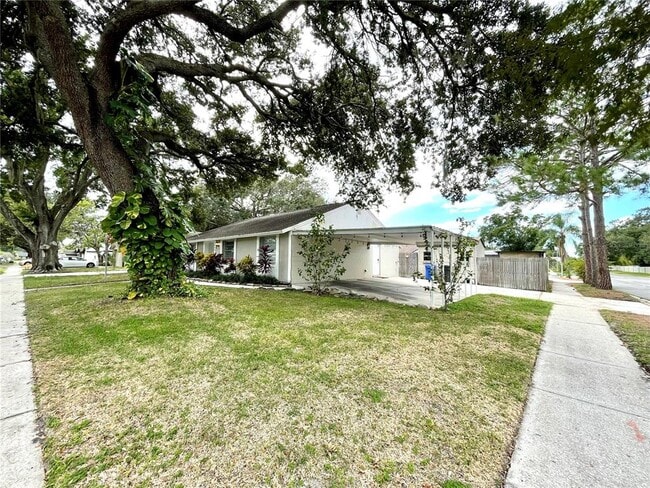 Building Photo - 3301 Russett Dr