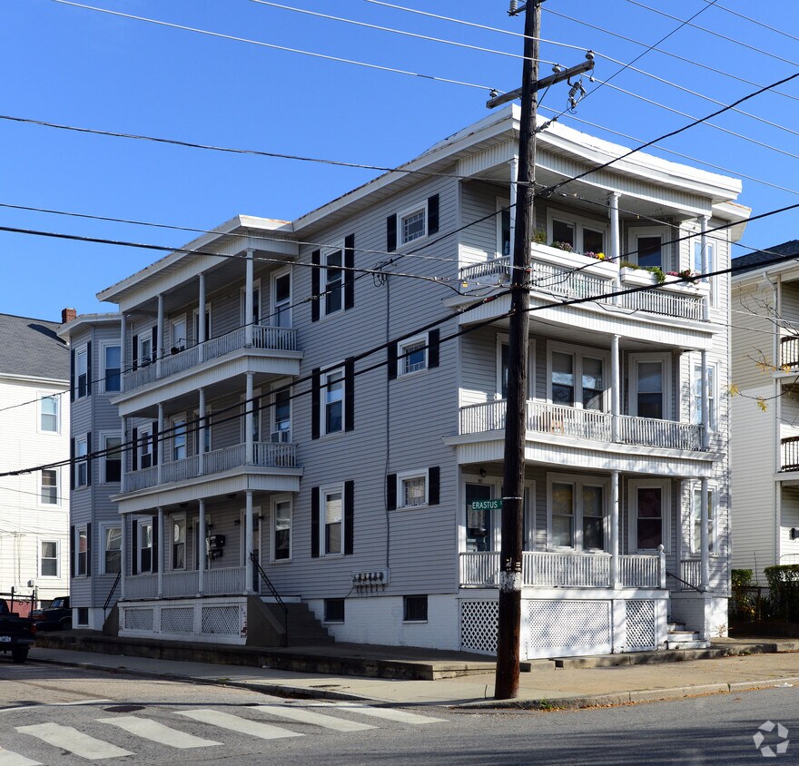 Primary Photo - 995-997 Atwells Ave