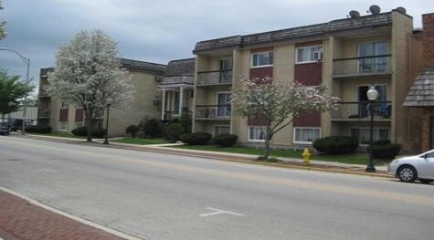 Building Photo - 110 N Cass Ave