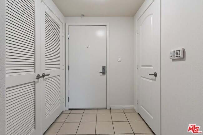 Foto del edificio - 360 W Ave 26