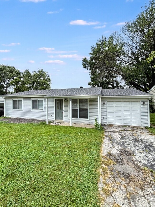 Building Photo - 2821 Sugar Tree Ln