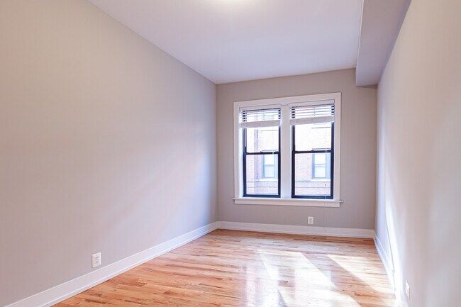 Foto del edificio - 3519 N Racine Ave