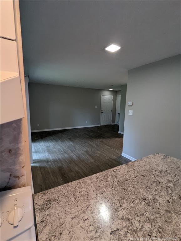 Building Photo - 833 Applewood Ln