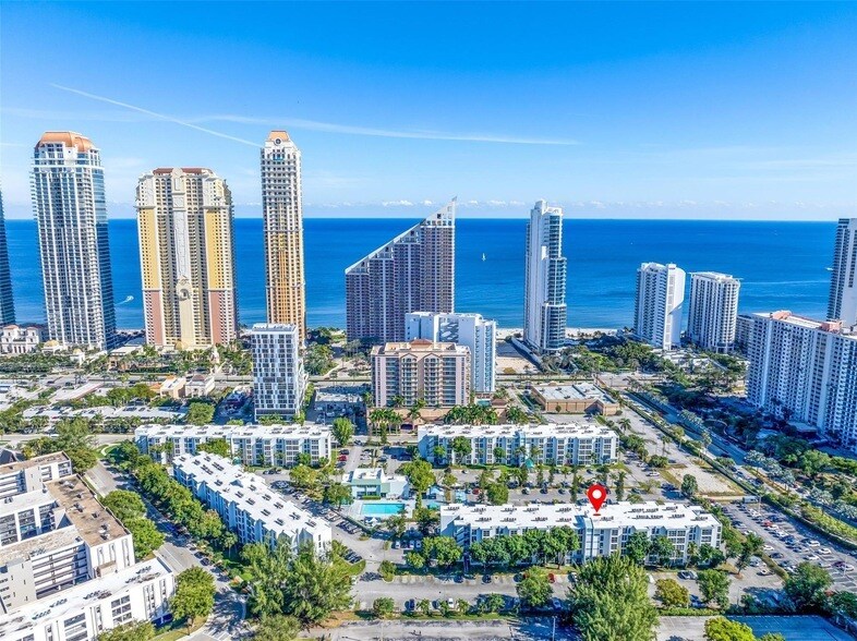 Foto principal - 17570 Atlantic Blvd