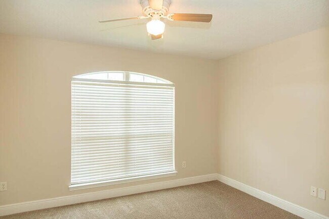 Building Photo - Spacious 4-Bedroom Sanctuary in gated comm...