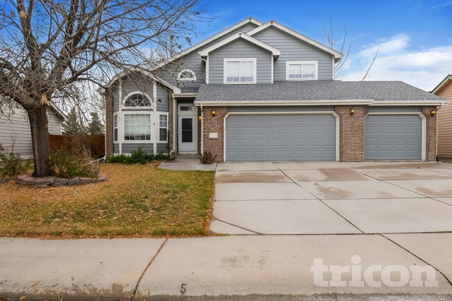 Building Photo - 2215 Sweetwater Creek Dr