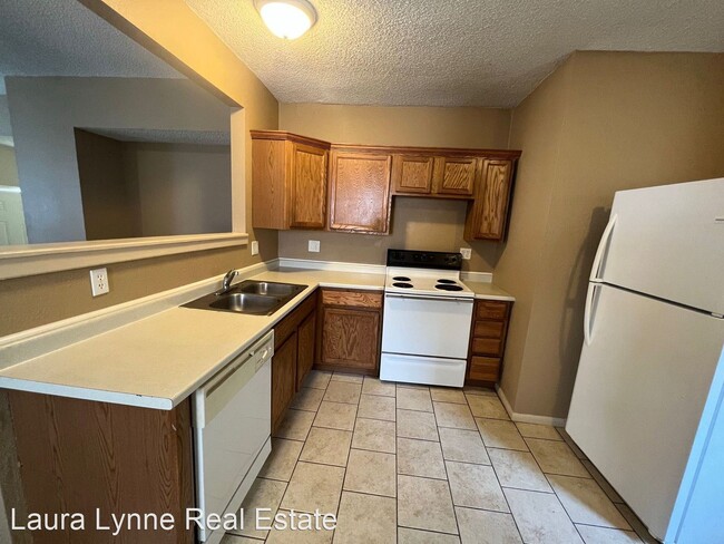Building Photo - 2 br, 1 bath House - 300 Jackson Avenue Apt B