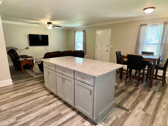 Foto del edificio - 1205 Furches Ave