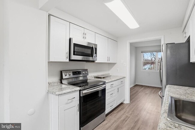 Building Photo - 1623 New Windsor Ct