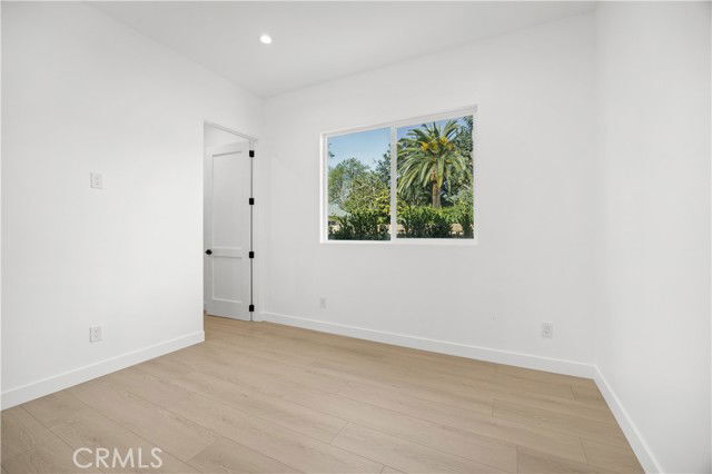 Foto del edificio - 6950 Amestoy Ave
