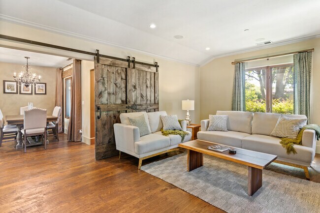 Building Photo - 1269 Glen Eyrie Ave