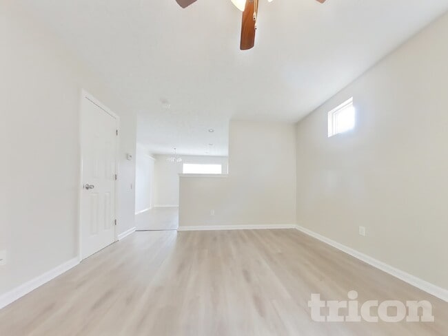 Building Photo - 220 Oak Grove Way