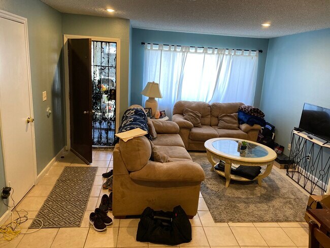 Building Photo - 8998 Mango Ave