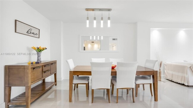 Foto del edificio - 300 Bayview Dr