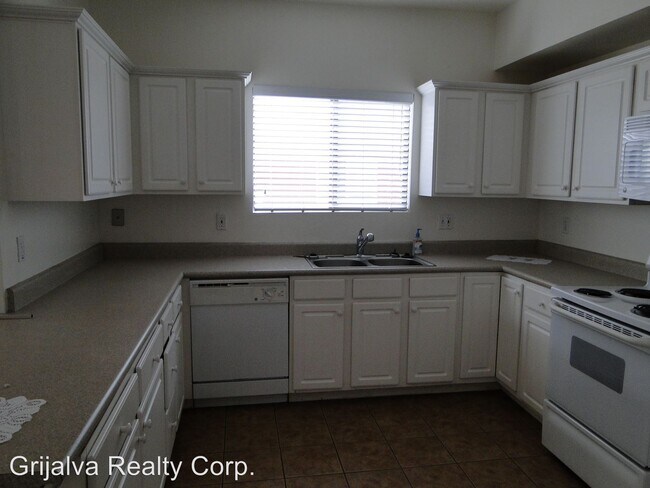 Foto del edificio - 1440 E Elm St