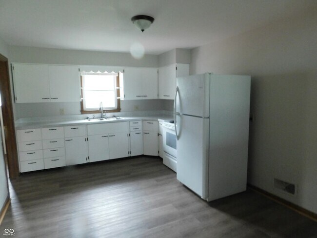 Foto del edificio - 6985 E County Rd 100 S