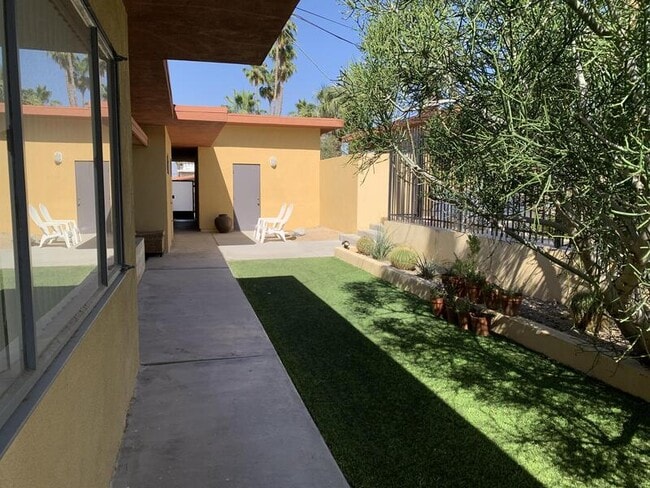 Building Photo - 37219 Melrose Dr