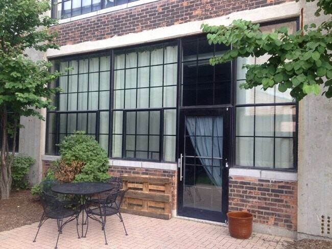 Foto del edificio - 41 Burroughs St