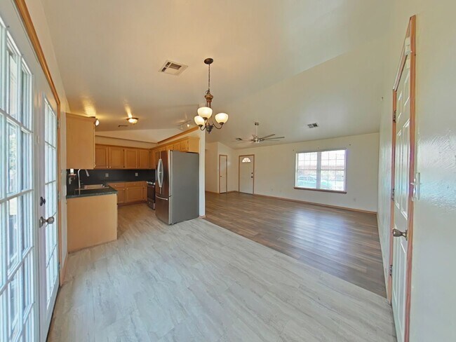 Foto del edificio - 6837 NW Willow Springs Dr