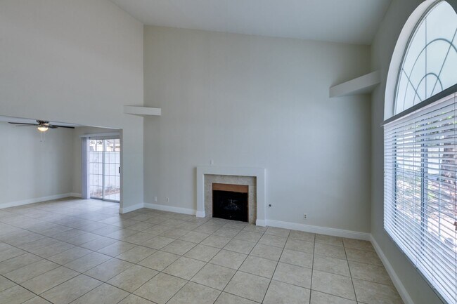 Foto del edificio - HENDERSON HOME WITH UPGRADED KITCHEN AND 2 PRIMARY BEDROOMS
