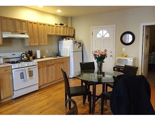 Primary Photo - 282 E St