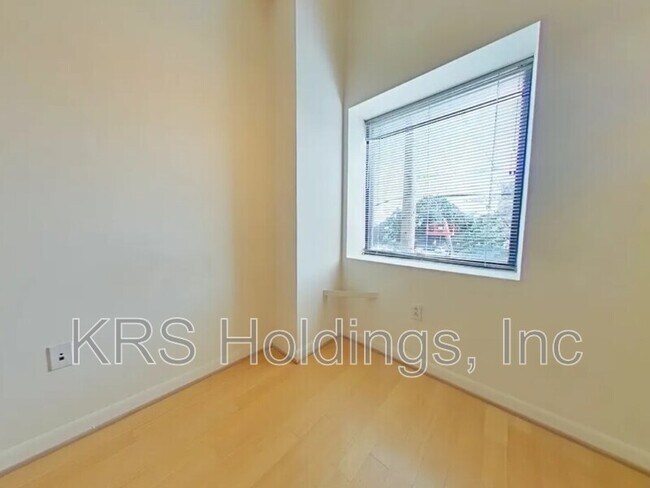 Building Photo - 1011 W Marshall St