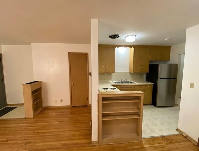 Foto del edificio - 4451 Bloomington Ave