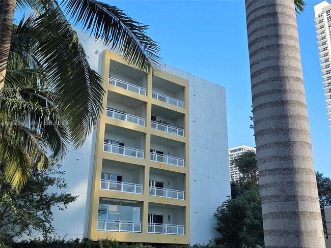 Foto del edificio - 471 NE 25th St