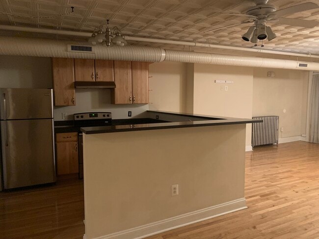 Building Photo - 2105 N Charles St