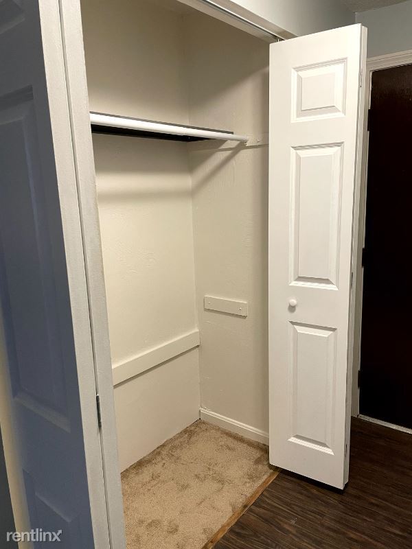 Building Photo - Studio, 1 bath Condo - 10 Kenmar Dr. 28 Un...