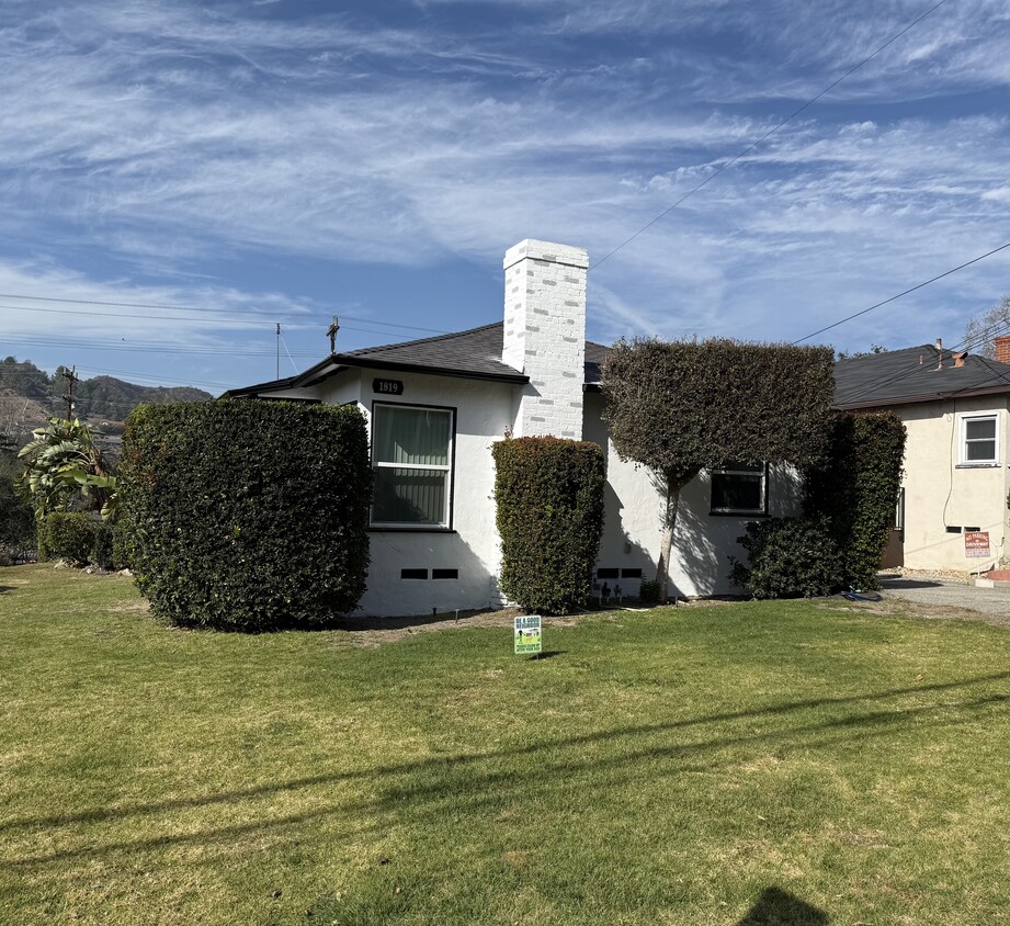 Foto principal - 1819 N Verdugo Rd